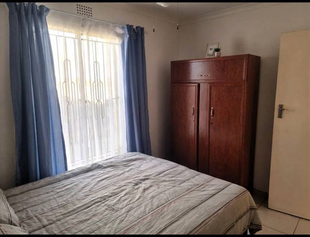 3 BEDROOM HOUSE FOR SALE IN STRETFORD